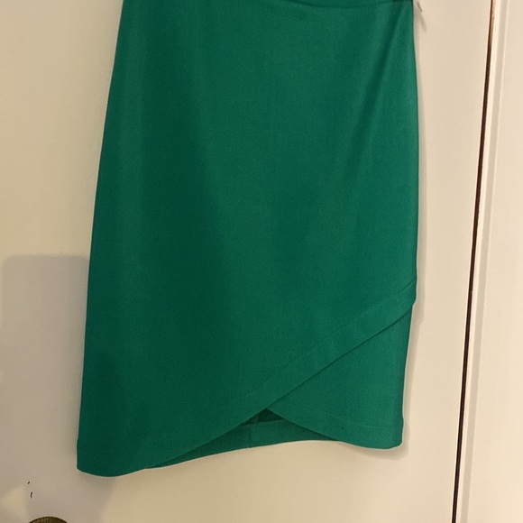 Gorgeous GUESS Evergreen fitted dress✨💚✨ - Picture 5 of 5